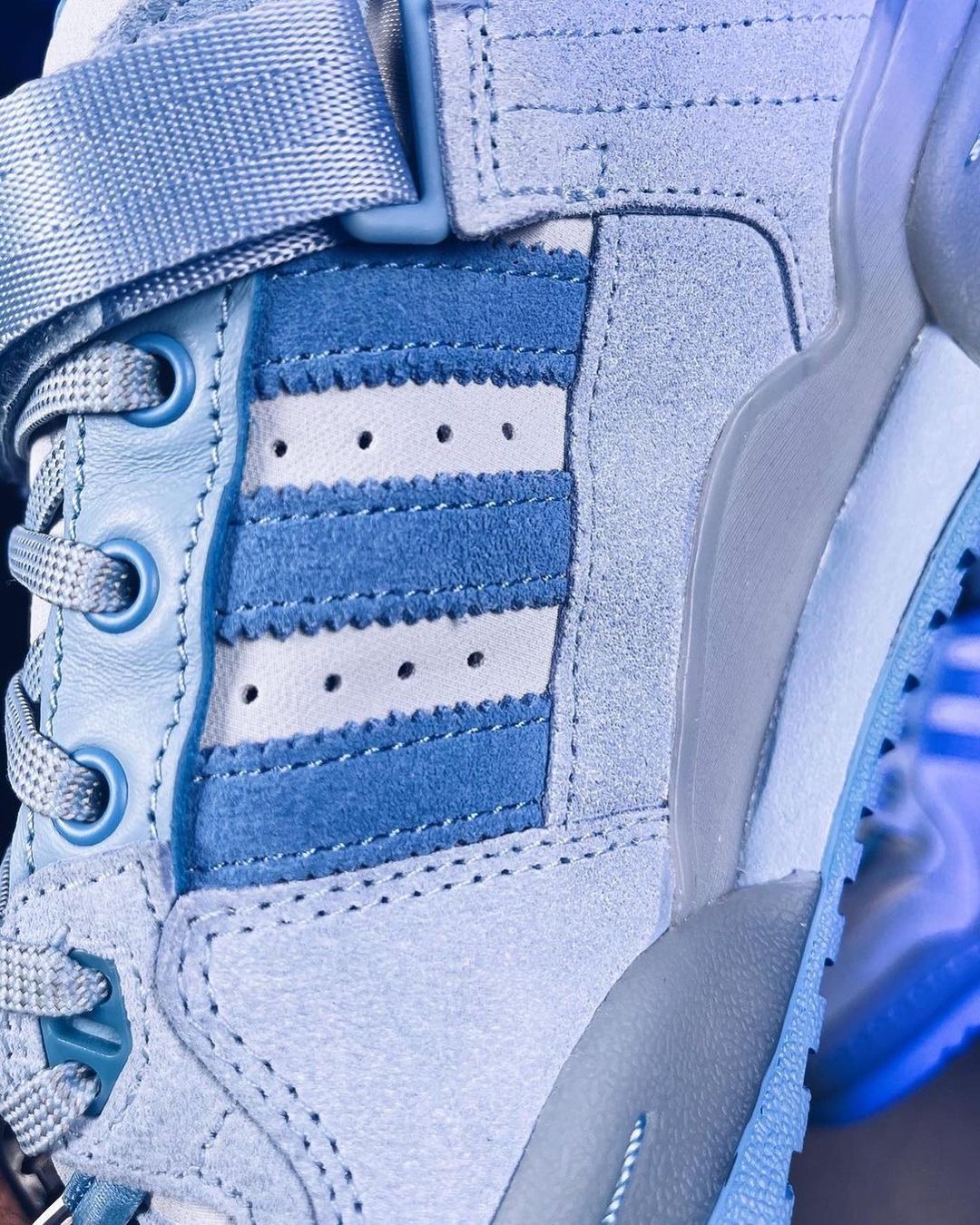 BAD BUNNY X FORUM BUCKLE LOW “BLUE TINT”